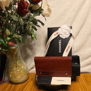 CHANEL Caviar Vintage Leather Bifold Wallet   Full Inclusion